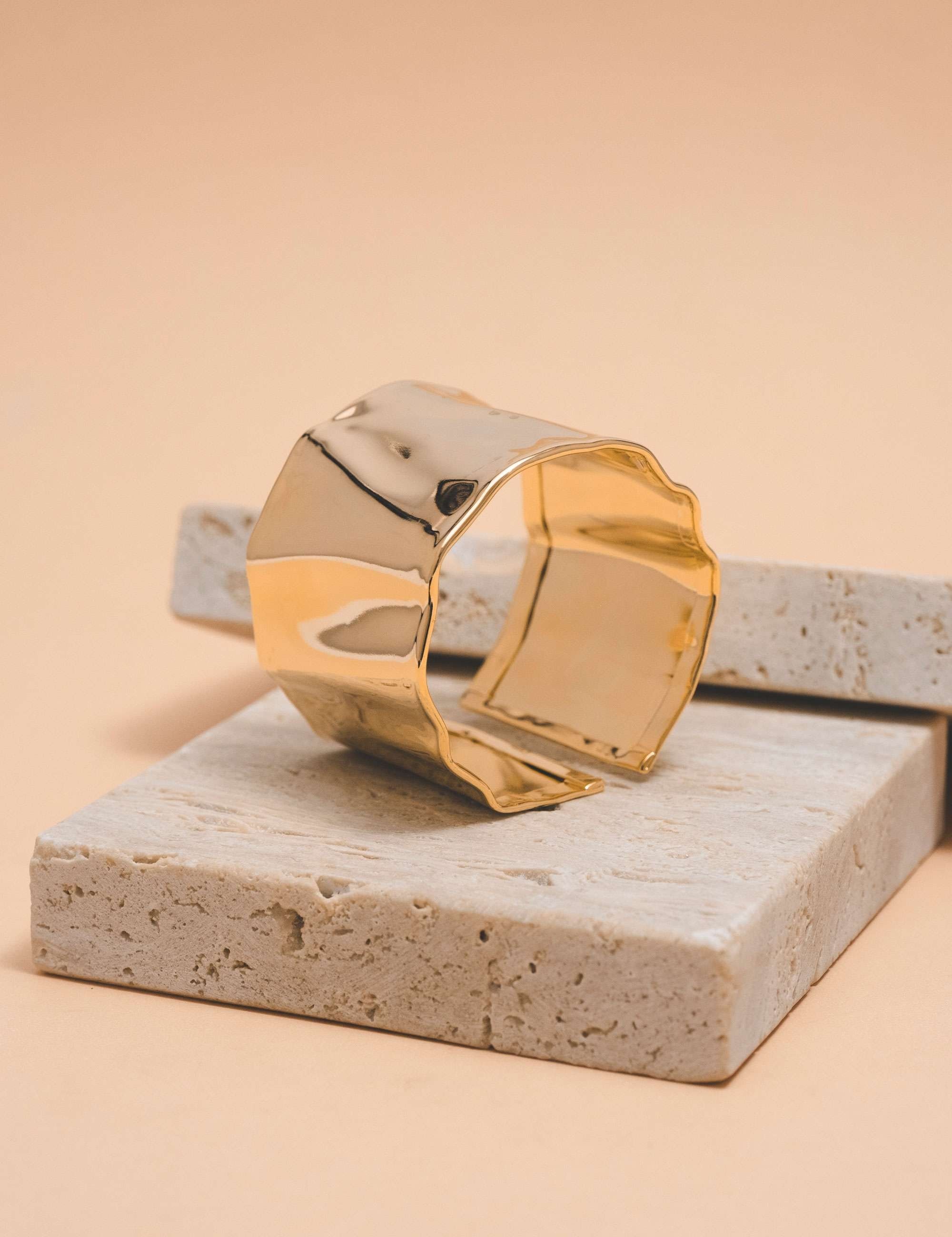 BRACELETE CHAPA OURO - PU1067VO01-U