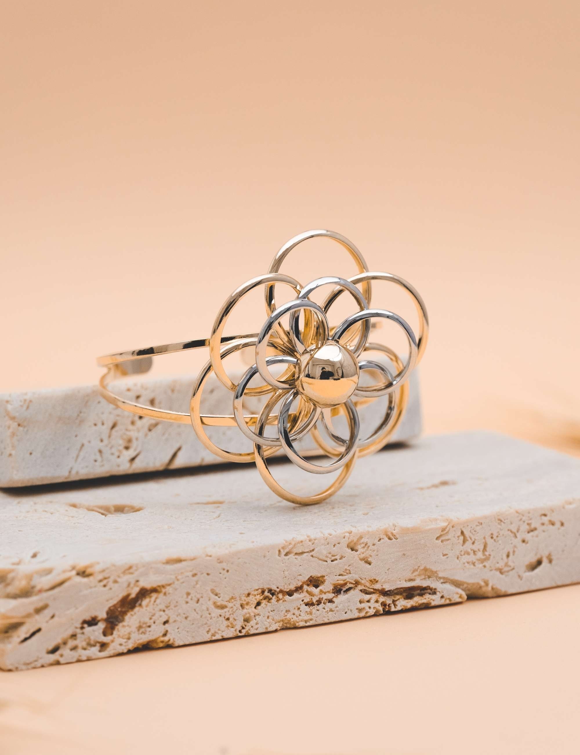 BRACELETE FLOR METAL OURO E BIANCO - PU2127VO01-U