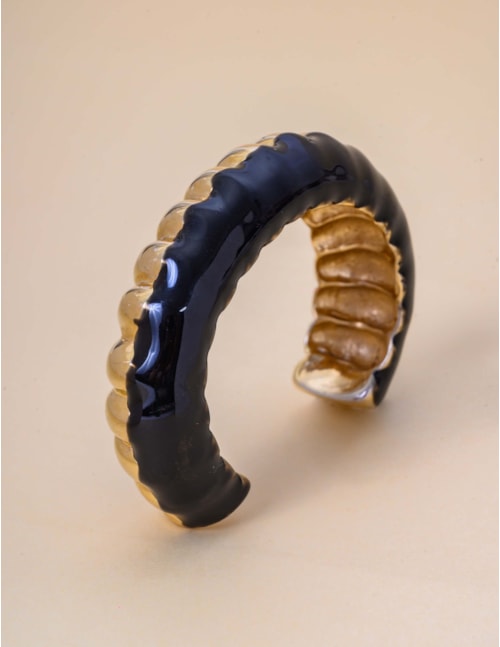 BRACELETE RESINA PRETO E OURO - PU29068VO04