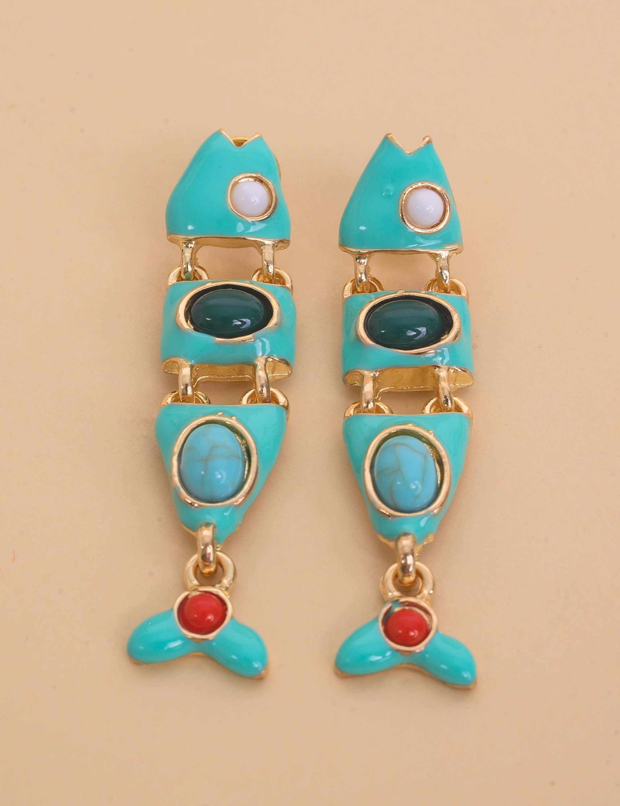 BRINCO DE OURO PEIXE COM PEDRAS RESINADAS VERDE - BR29285VO13