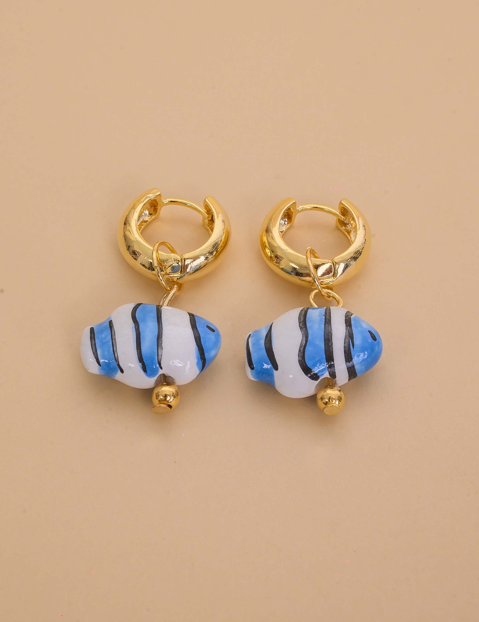 BRINCO DE PEIXE RESINADO ARGOLA AZUL - BR29290VO03