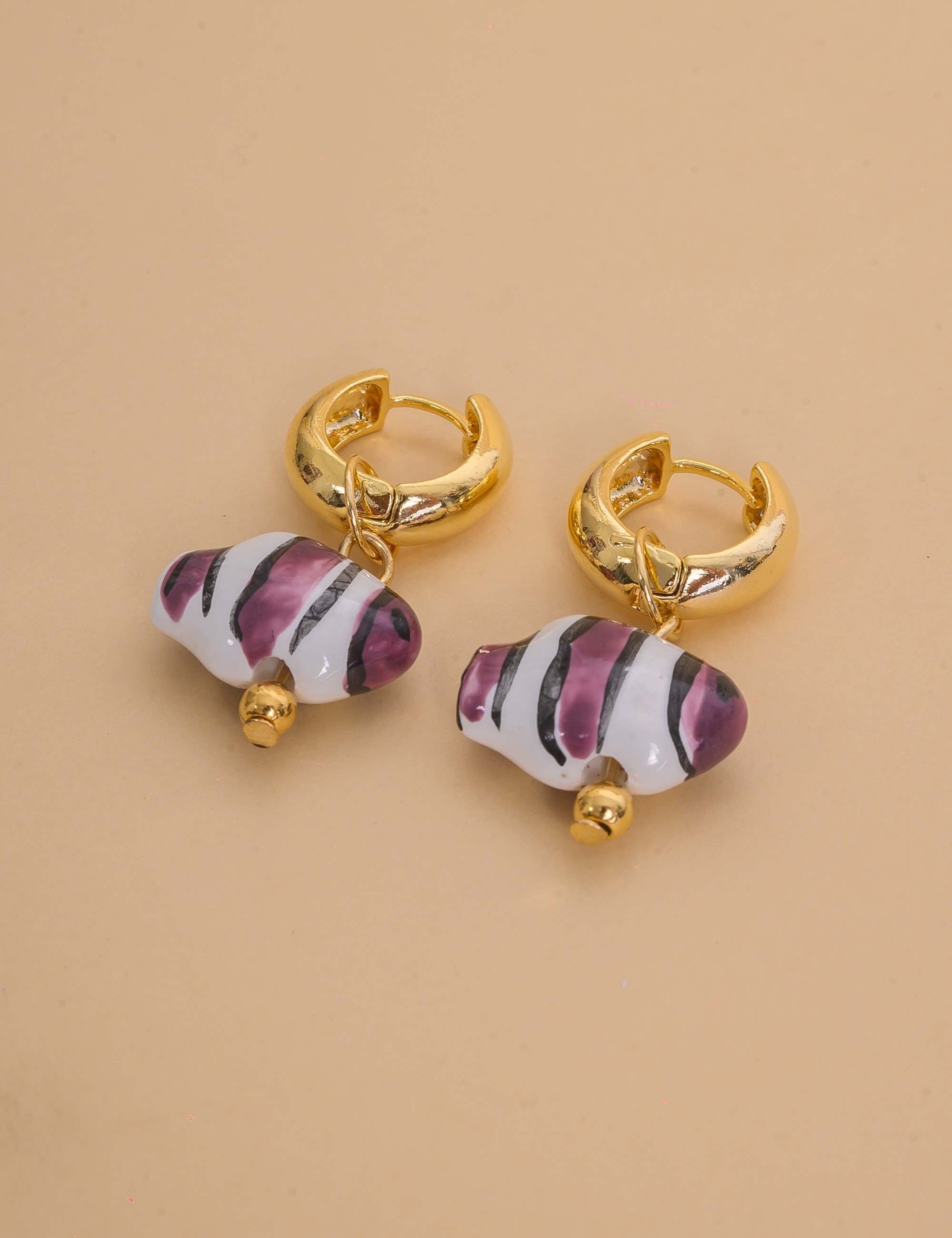 BRINCO DE PEIXE RESINADO ARGOLA ROXO - BR29290VO11