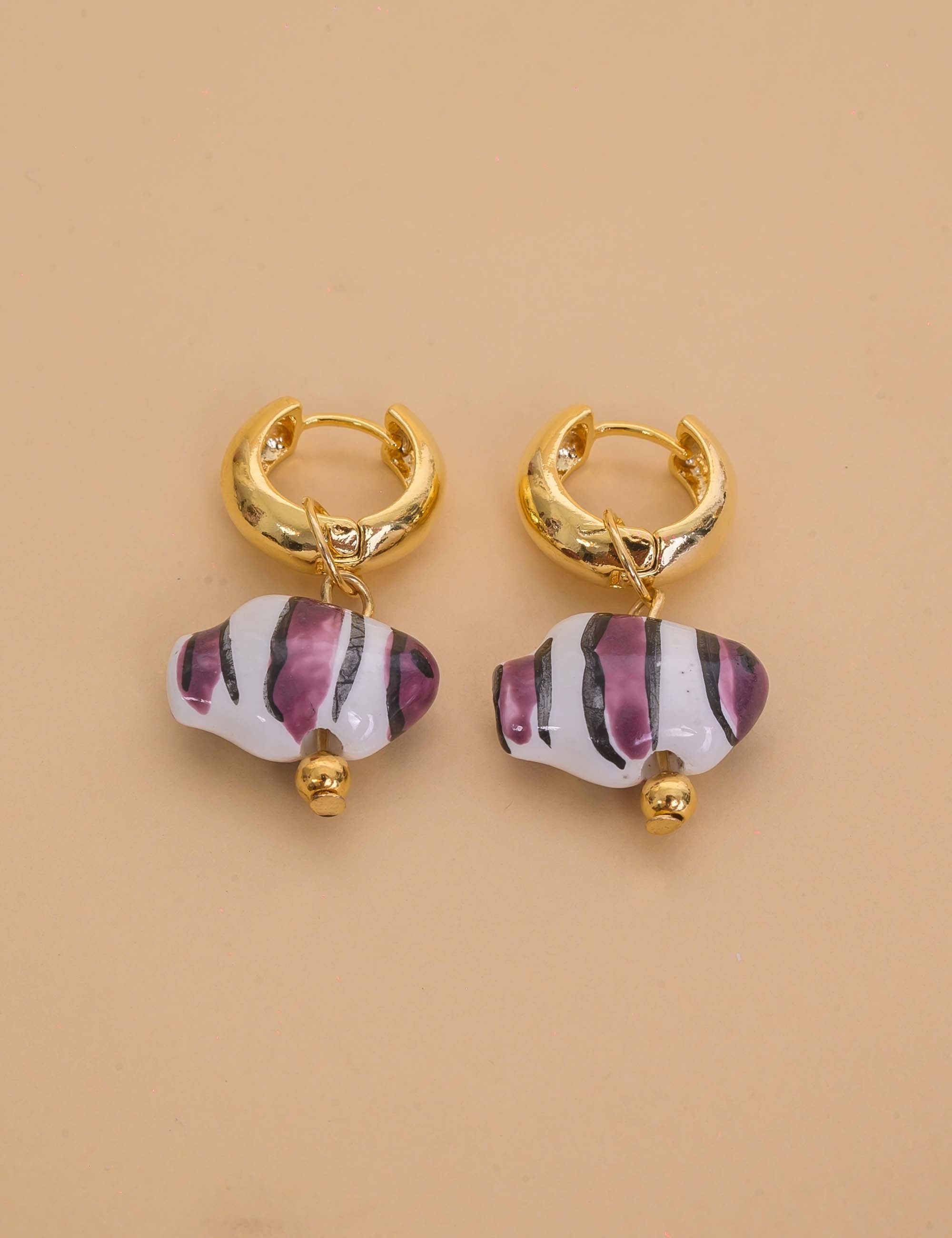 BRINCO DE PEIXE RESINADO ARGOLA ROXO - BR29290VO11