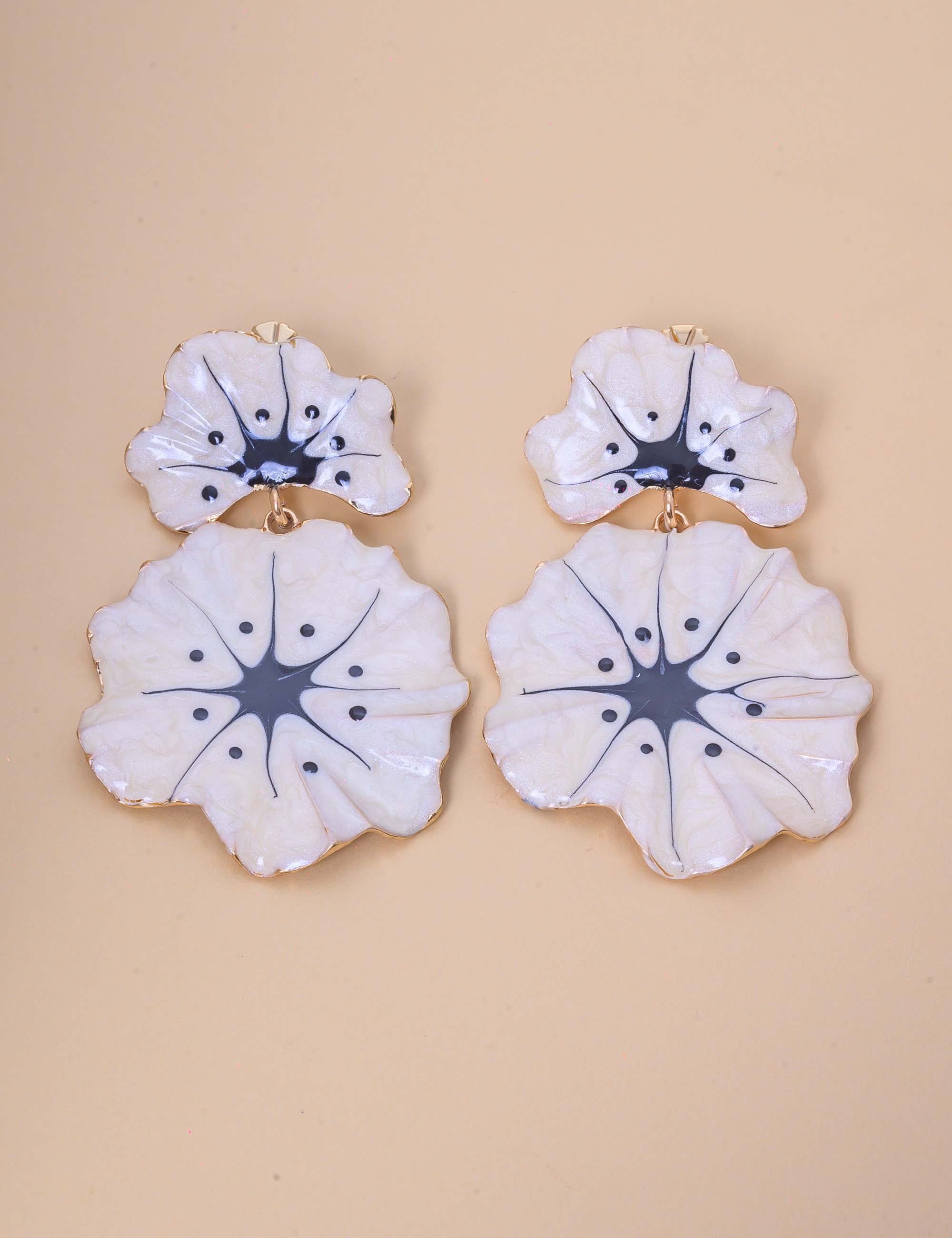 BRINCO OURO FLOR RESINA BRANCO - BR29236VO15