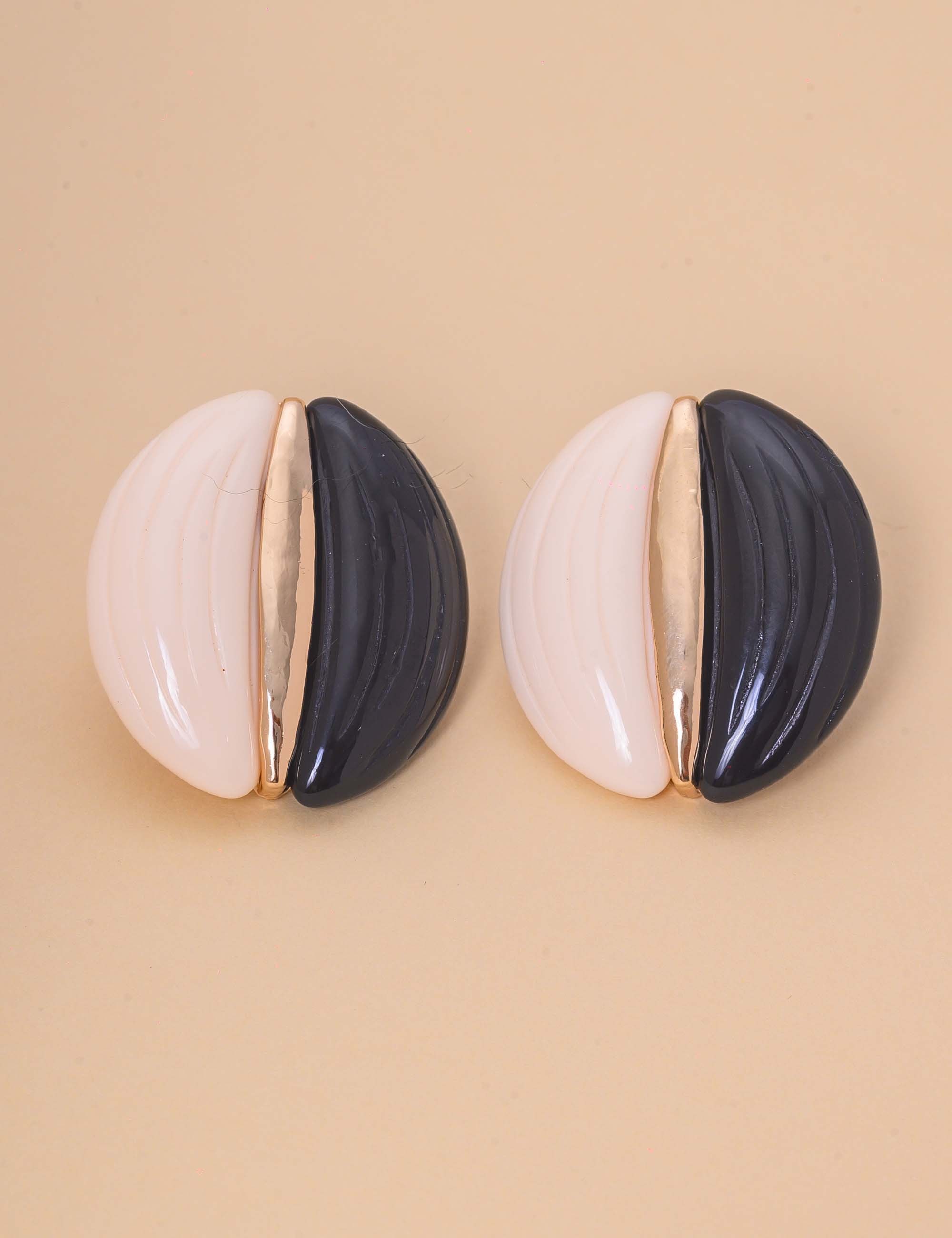 BRINCO OURO RESINA DETALHE DOURADO PRETO - BR29240VO04