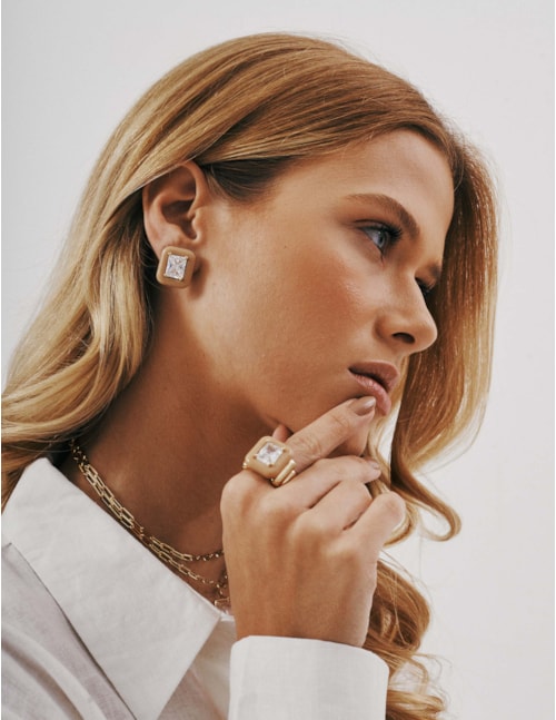 BRINCO RETÂNGULO BEGE COM CRISTAL - BR29265VO09