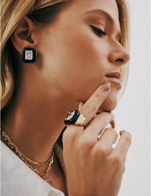 BRINCO RETÂNGULO PRETO COM CRISTAL - BR29265VO04