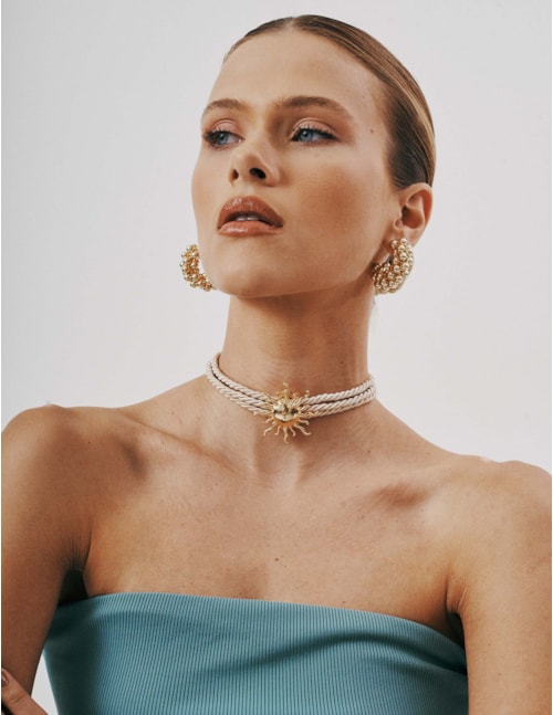 COLAR CHOKER OFF WHITE PINGENTE SOL - CO29113VO17