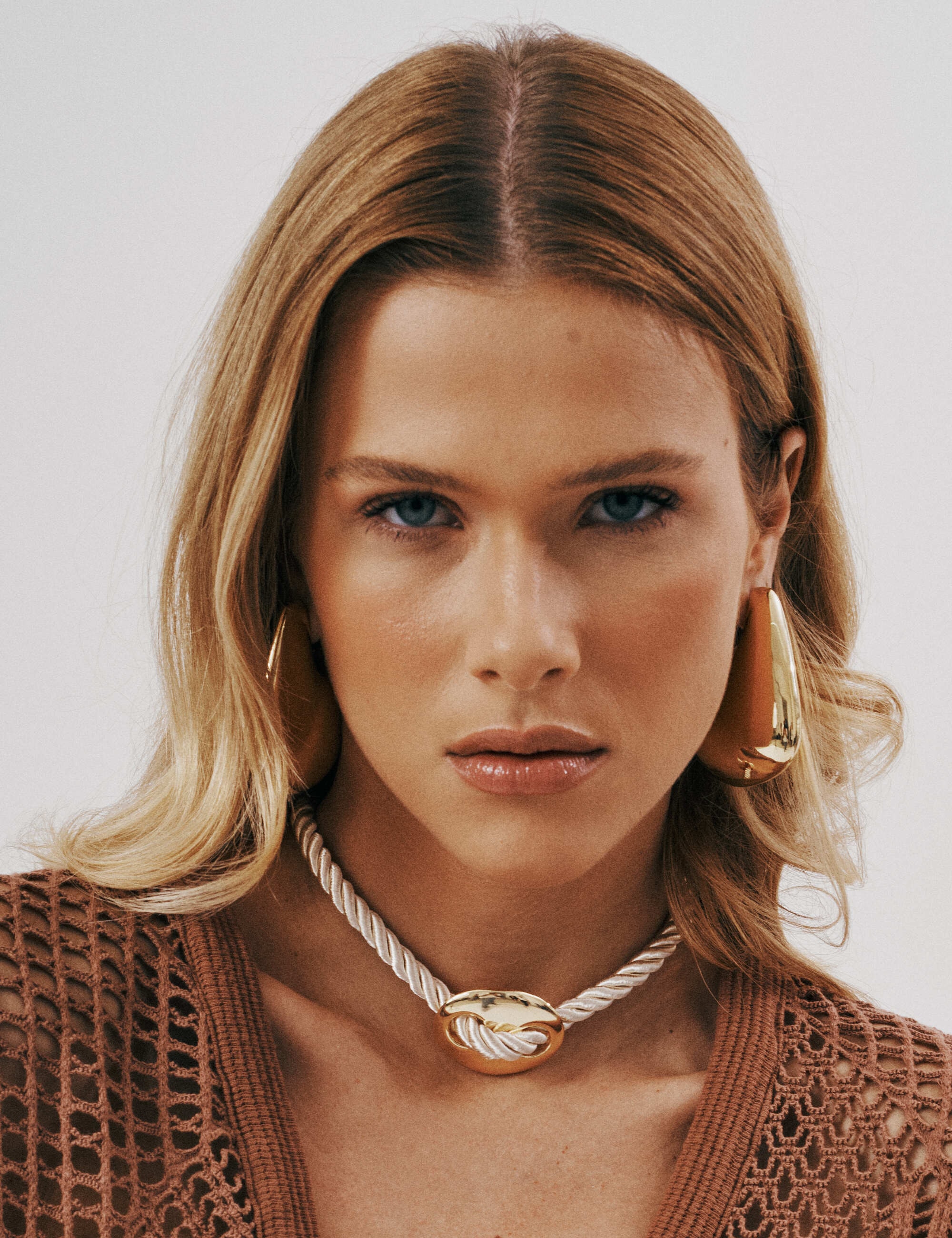 COLAR CHOKER PINGENTE BOTÃO OURO - CO29357