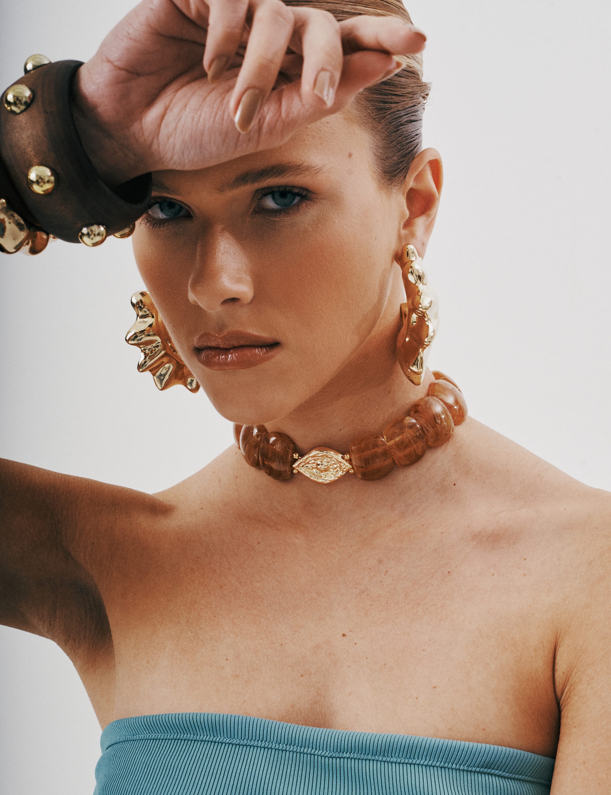 COLAR CHOKER PINGENTE DE OURO OLHO CARAMELO - CO29329VO18