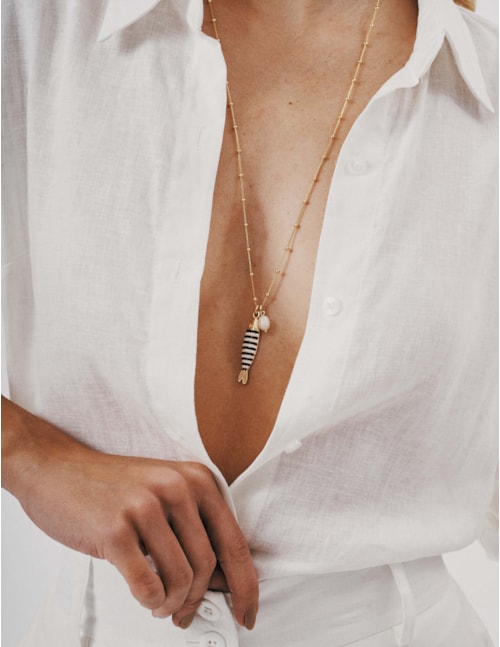 COLAR DE ESFERA PINGENTE PEIXE LISTRADO PRETO - CO29332VO04