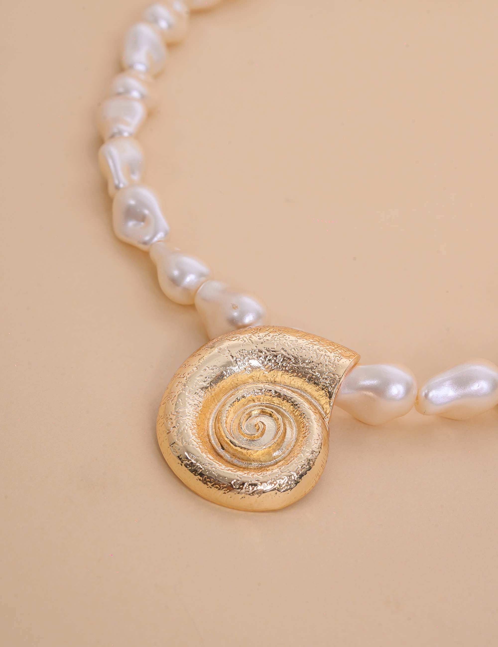 COLAR DE PEROLAS PINGENTE OURO CONCHA - CO29370VO01