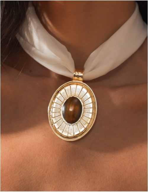 COLAR LENÇO COM PINGENTE DOURADO