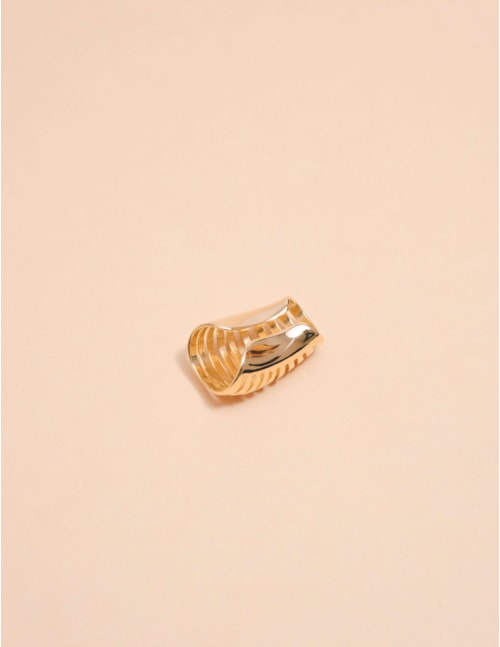 Piercing Lisa Gold