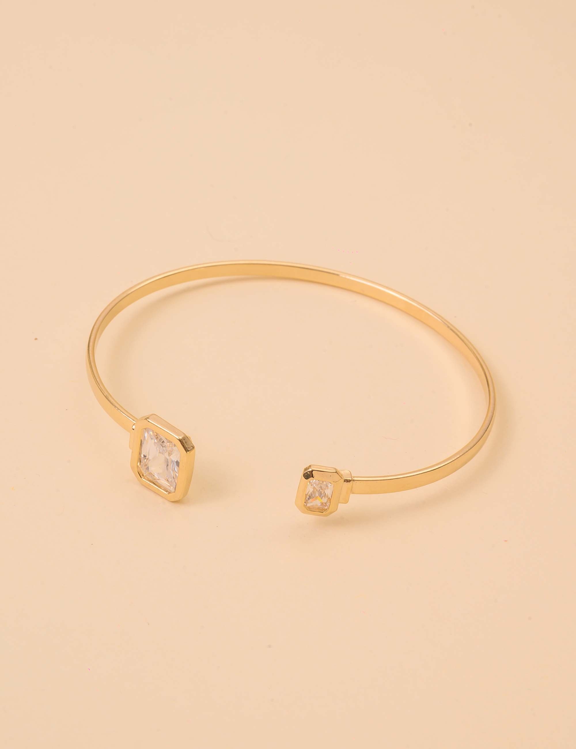 Pulseira com Duas Pedras Facetadas e Cravação Inglesa em Banho de Ouro 18k -PU29054VO01