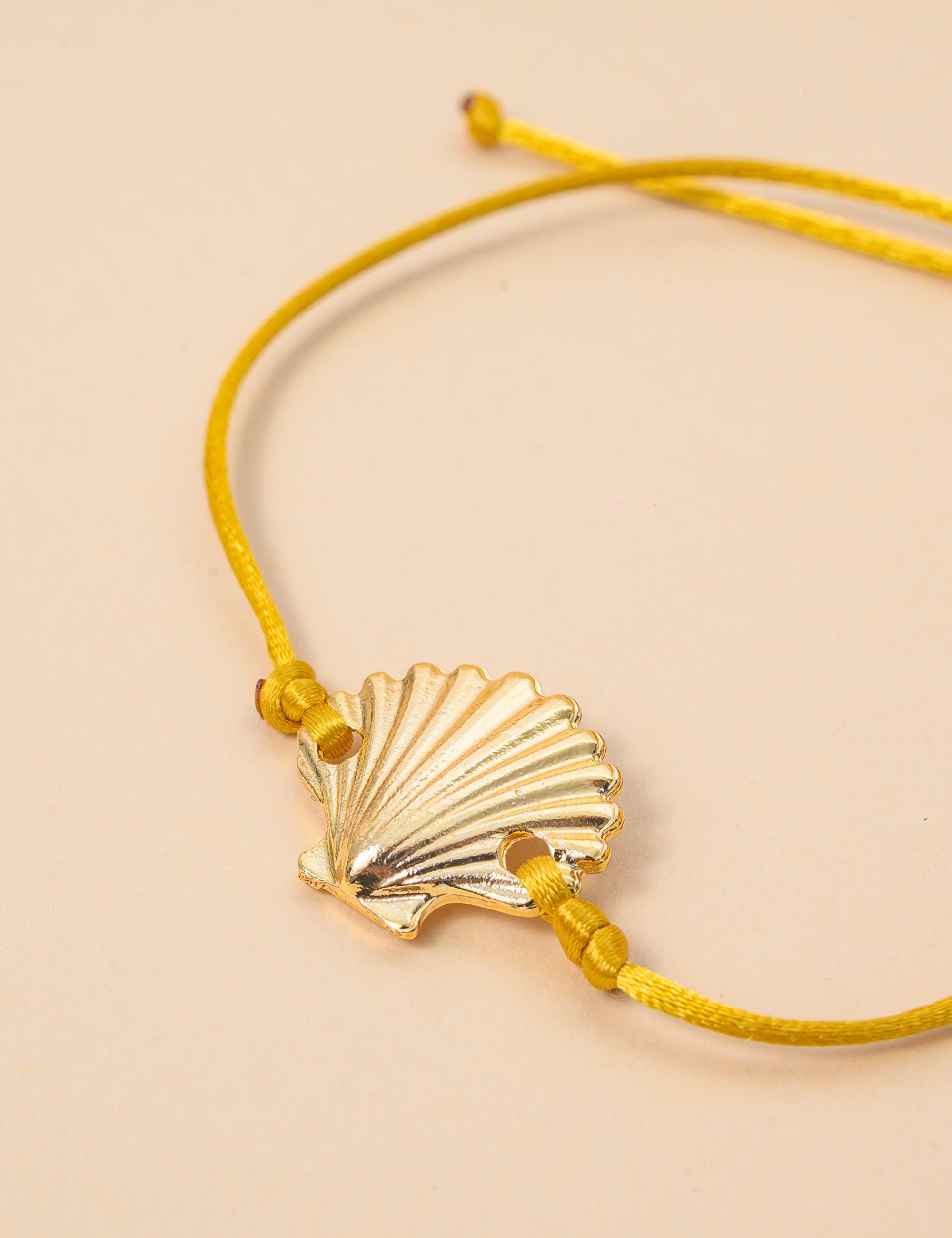 PULSEIRA CORDÃO AMARELO PINGENTE CONCHA - PU29069VO07
