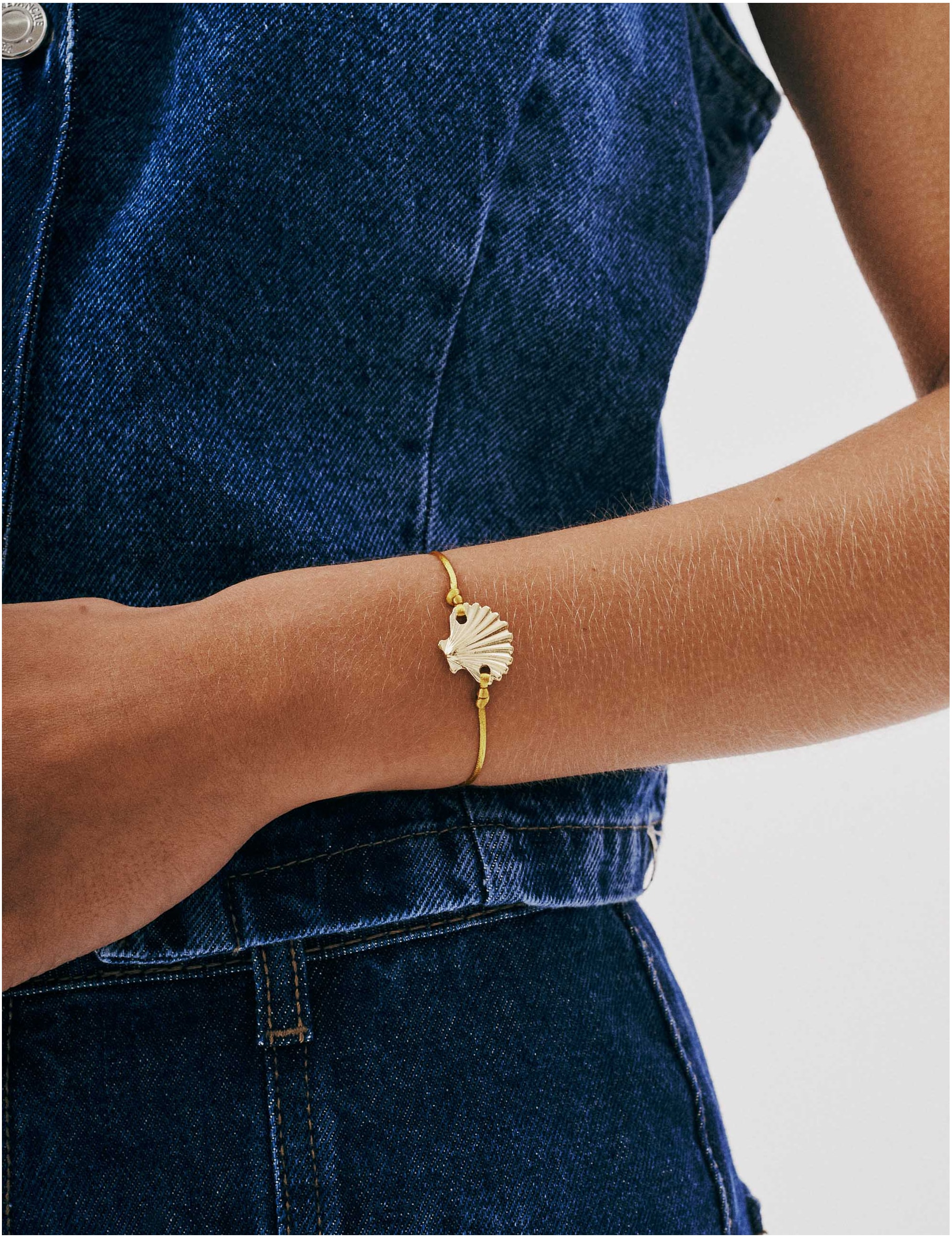 PULSEIRA CORDÃO AMARELO PINGENTE CONCHA - PU29069VO07