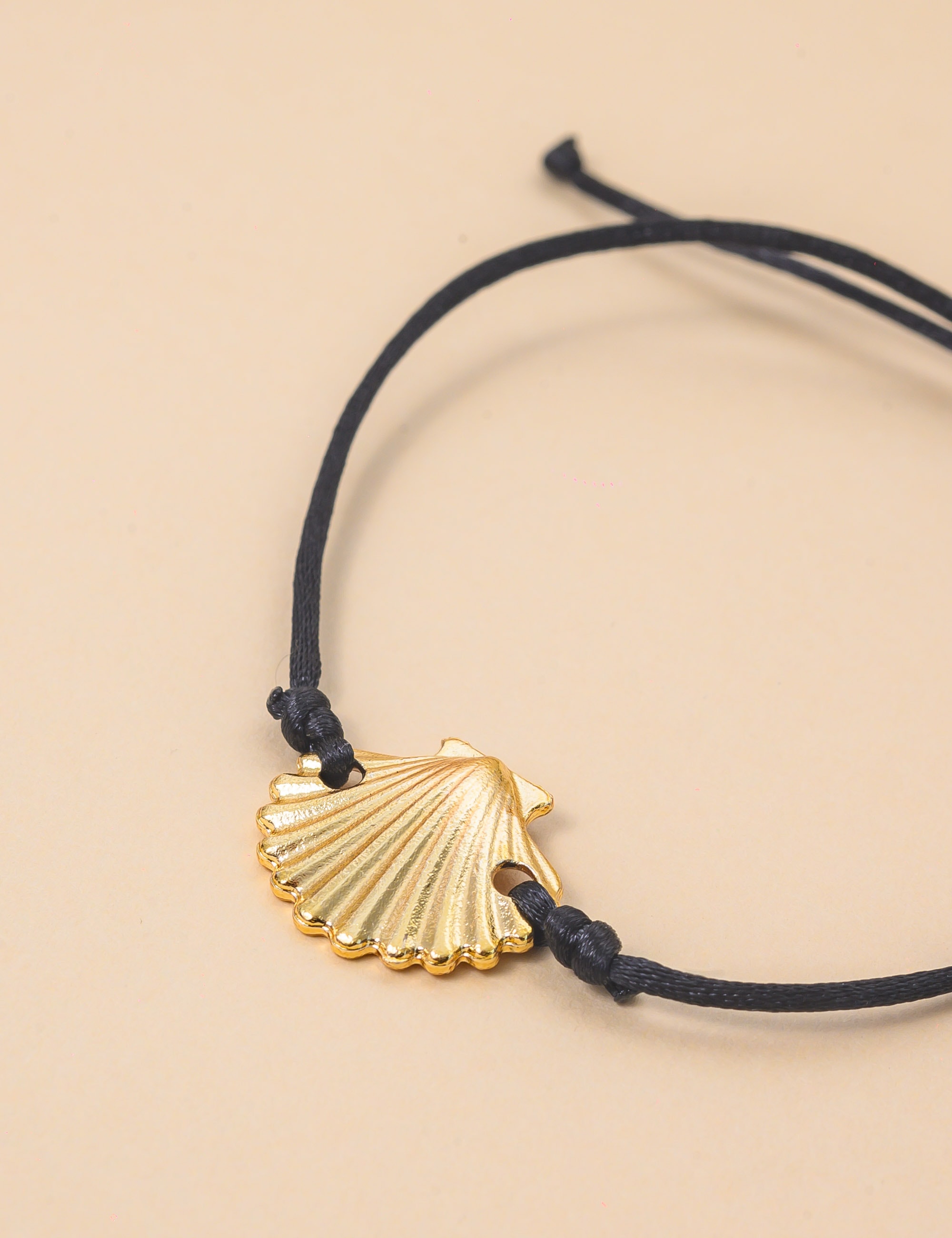 PULSEIRA CORDÃO PRETO PINGENTE CONCHA - PU29069VO04