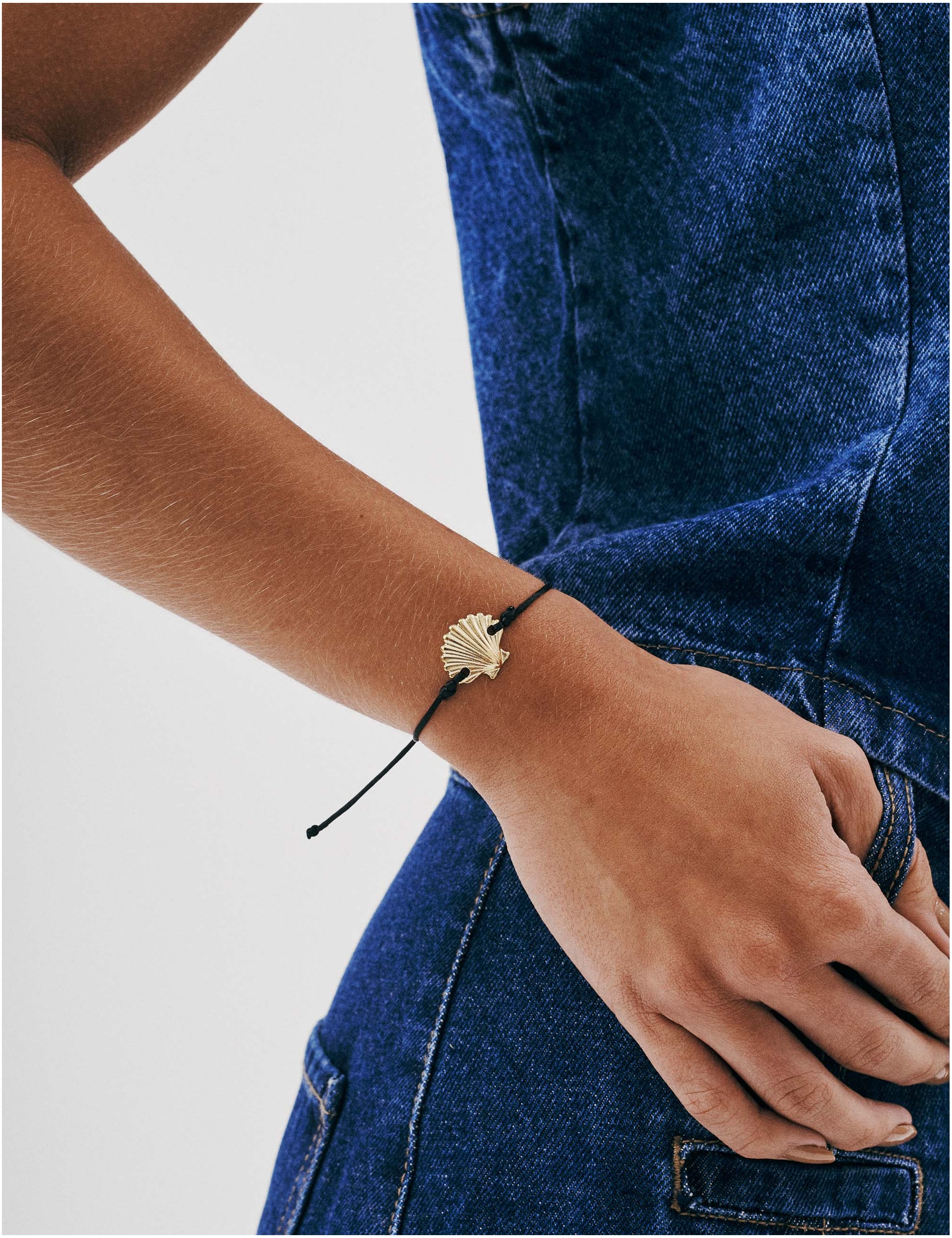 PULSEIRA CORDÃO PRETO PINGENTE CONCHA - PU29069VO04