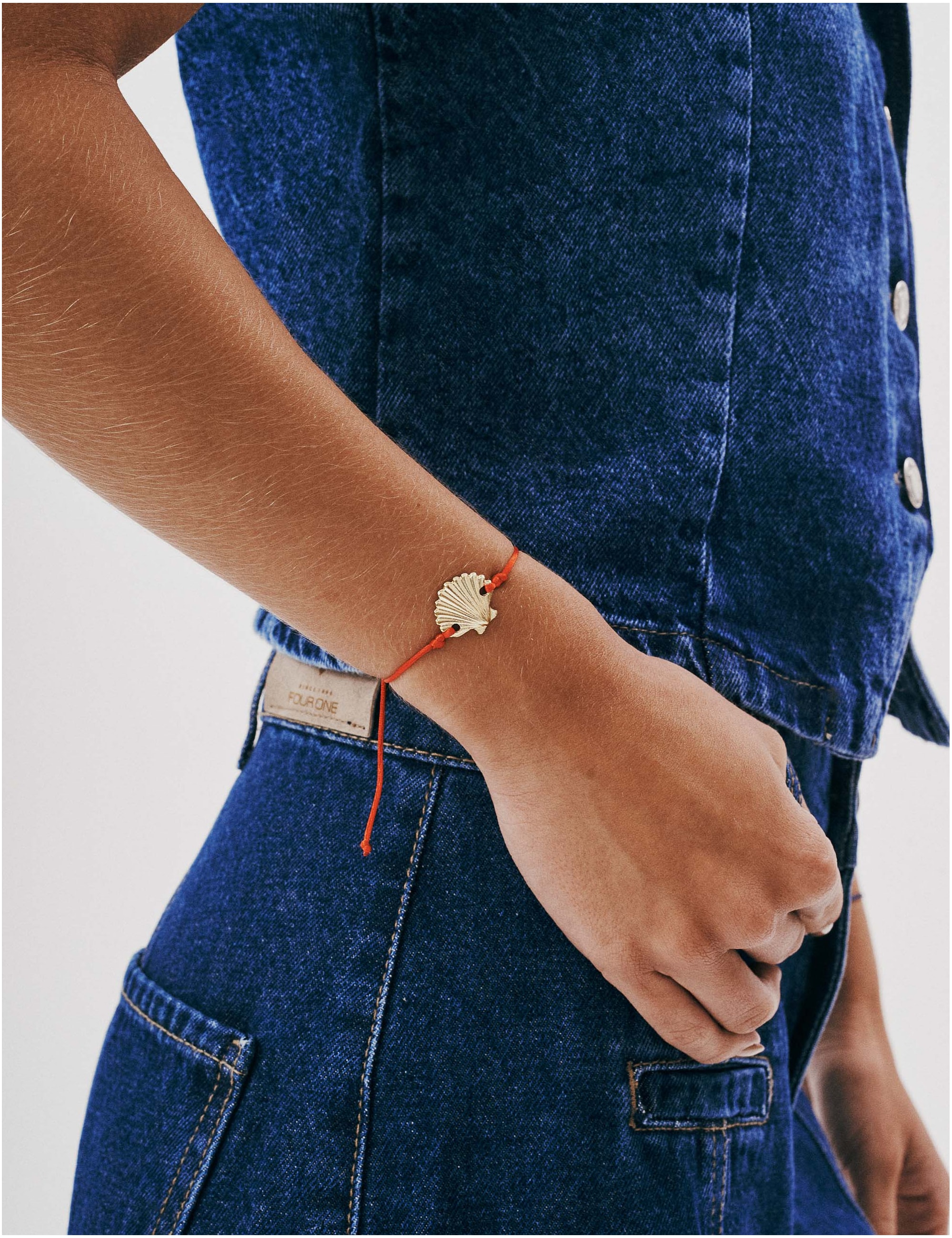 PULSEIRA CORDÃO VERMELHO PINGENTE CONCHA - PU29069VO05